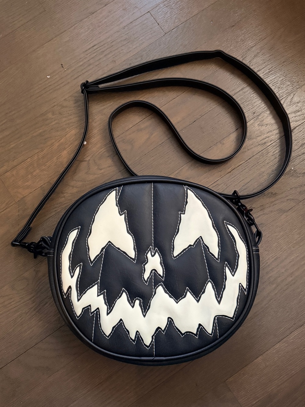 Love pain & stitches glow in the dark black white pumpkin face bag